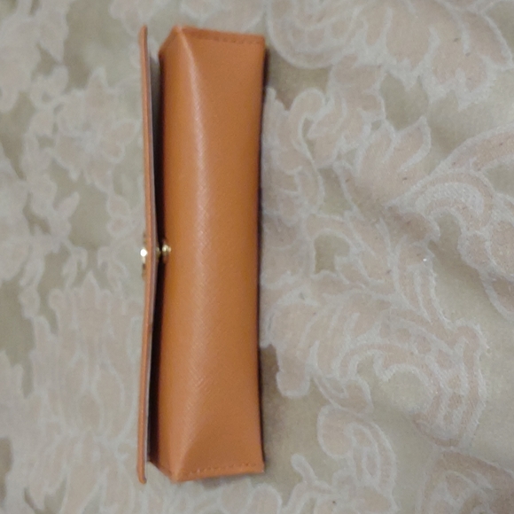 Tory Burch Eye glass case color Orange . - Picture 6 of 8